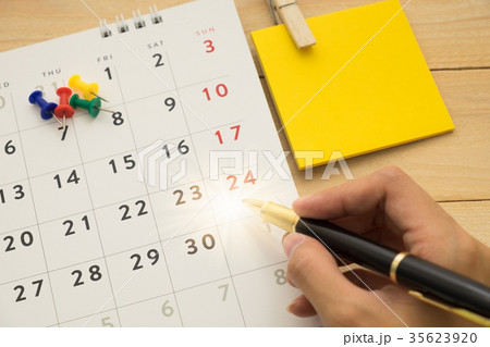 hand of woman using pen writing on calender 35623920