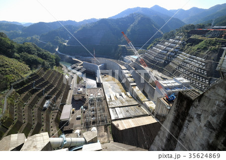 鶴田ダム（改造工事中） 35624869