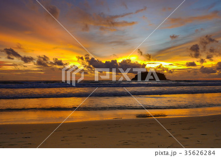 beach with twilight cloudy sky in the evening. beach with twilight cloudy sky in the evening. 35626284