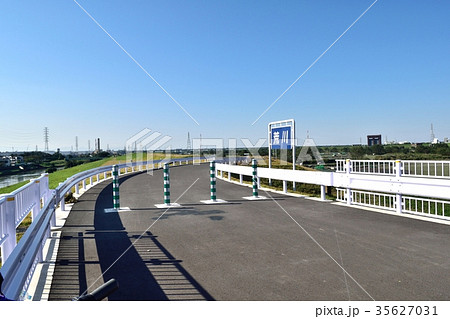 笹目橋 荒川サイクリングロード入口の写真素材