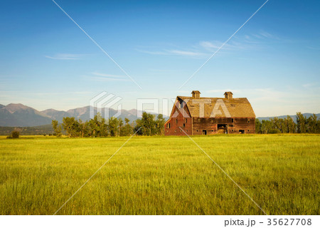Summer sunset with an old barn in rural Montana Summer sunset with an old barn in rural Montana 35627708