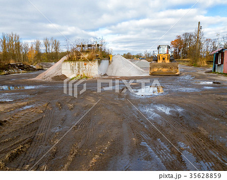 Wheel bulldozer with rotary u-blade and bucket Wheel bulldozer with rotary u-blade and bucket 35628859