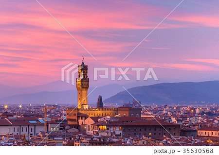 Palazzo Vecchio at sunset in Florence, Italy Palazzo Vecchio at sunset in Florence, Italy 35630568