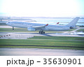 飛行機の着陸　那覇空港 35630901
