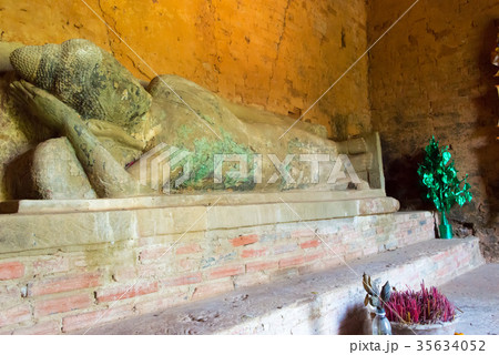 涅槃像 世界遺産アンコール遺跡群 Baksei Chamkkrong カンボジア