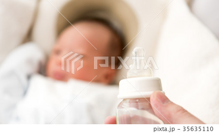 新生児　生後0ヶ月 35635110