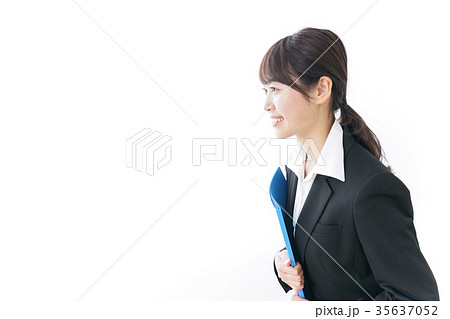 お辞儀をするビジネスウーマン お辞儀をするビジネスウーマン 35637052