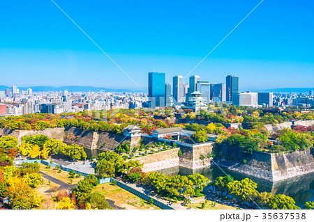 秋の大阪城と超高層ビル 秋の大阪城と超高層ビル 35637538