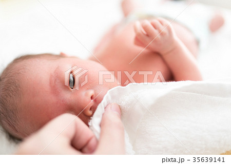 新生児 生後0ヶ月 新生児 生後0ヶ月 35639141