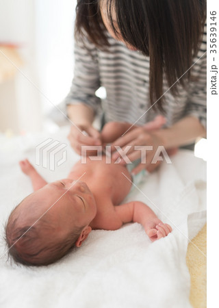 新生児　生後0ヶ月 35639146