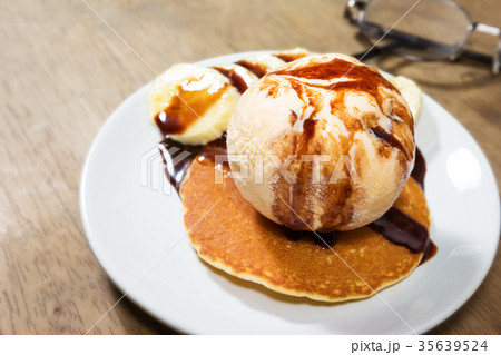 Ice cream with pancake 35639524