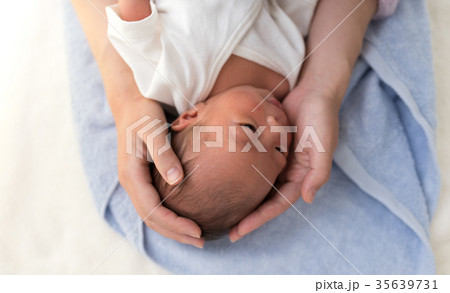 新生児　生後0ヶ月 35639731