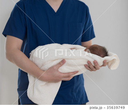 新生児　生後0ヶ月 35639749