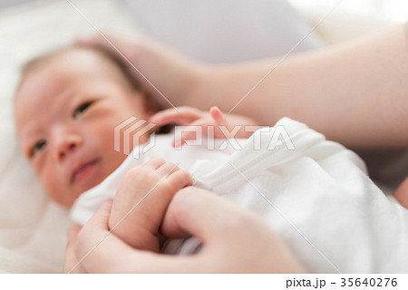 新生児　生後0ヶ月 35640276