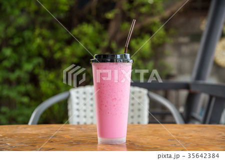 Thai style iced pink sweet milk in coffee shop 35642384