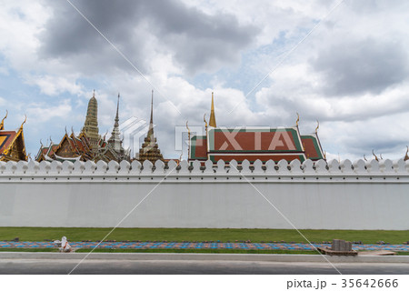 Wat Phra Kaew (Wat Phra Si Rattana Satsadaram) 35642666