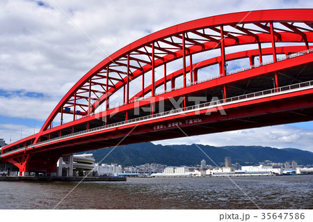 神戸港に架かる神戸大橋 神戸港に架かる神戸大橋 35647586