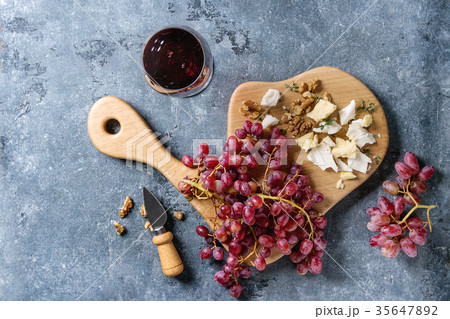 Grapes and cheese 35647892