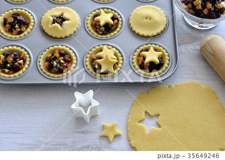 イギリスのクリスマス菓子、ミンスパイ作り/making mince pies イギリスのクリスマス菓子、ミンスパイ作り/making mince pies 35649246