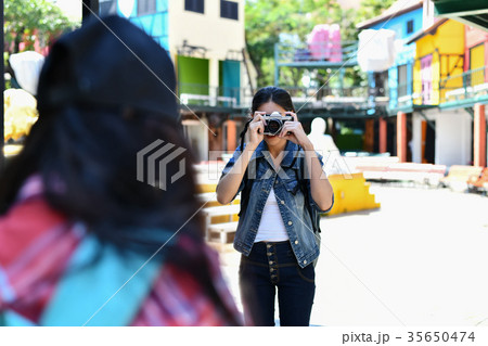 Beautiful girls are traveling abroad with fun. Beautiful girls are traveling abroad with fun. 35650474