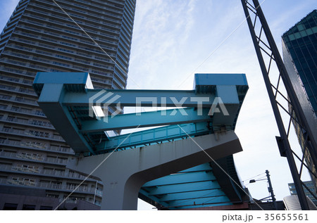 豊洲駅周辺の風景　ゆりかもめ軌道終端部とタワーマンション 2017年 35655561