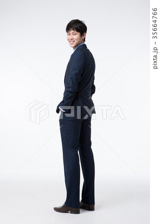ビジネスマン 会社員 スーツ 35664766