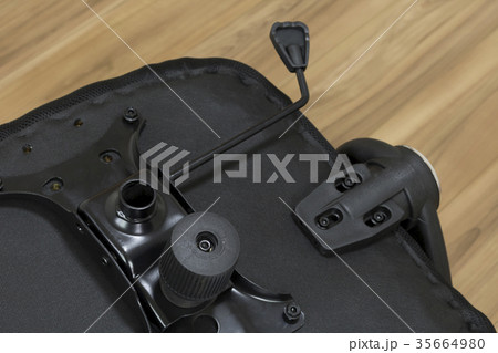 オフィスチェアの組立 35664980