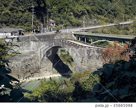 霊台橋と新霊台橋（熊本県下益城郡美里町） 35665098