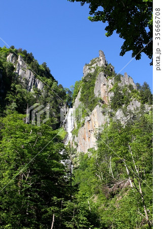不動岩と銀河の滝・層雲峡 35666708