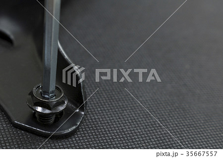 オフィスチェアの組立 35667557