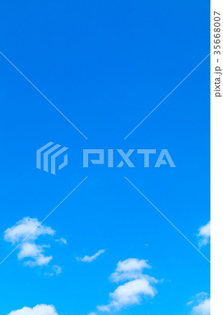 雲 積雲 青い空 白い雲 秋の空 冬の空 背景用素材 クラウド 青空 合成用背景 雲 積雲 青い空 白い雲 秋の空 冬の空 背景用素材 クラウド 青空 合成用背景 35668007