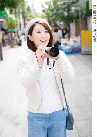 カメラ　女性 35668073