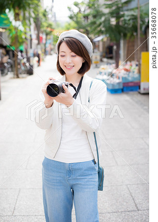 カメラ　女性 35668078