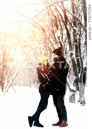 couple heterosexual on street winter 35674264