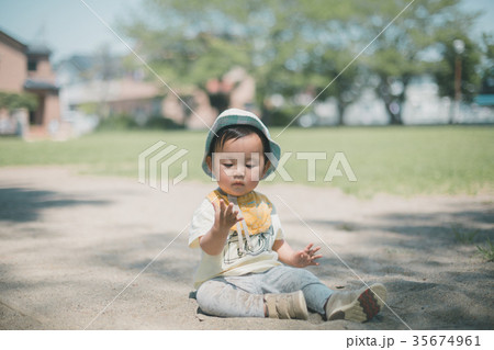 1 year old 35674961