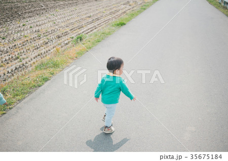 1 year old 35675184