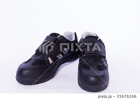 安全イメージ。ブツ撮り。安全靴。作業靴。 35676266