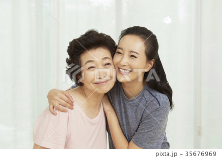 感情 上半身 大人 35676969