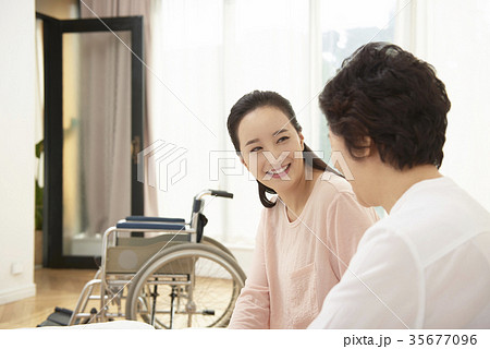 感情 高齢者 老人 35677096