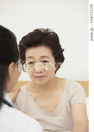 感情 東洋人 笑顔 35677229