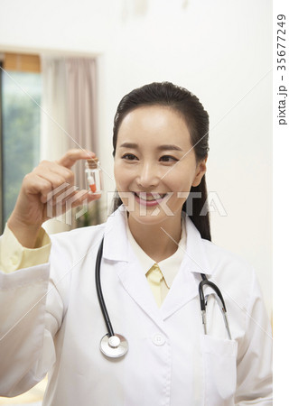 東洋人 上半身 バイアル 35677249