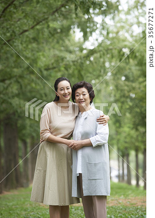 公園 高齢者 老人 35677271