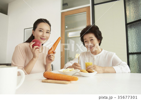 感情 東洋人 保護者 35677301