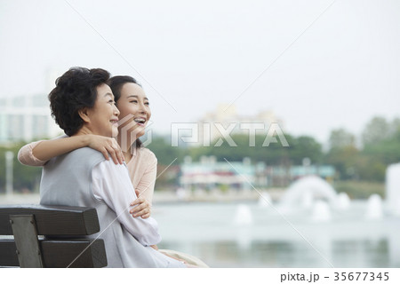 感情 保護者 噴水 35677345