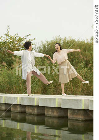 感情 歩く 娘 35677380