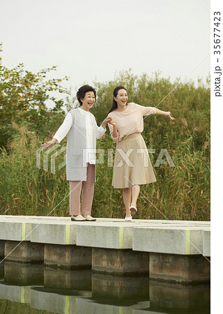 感情 歩く モーション 35677423