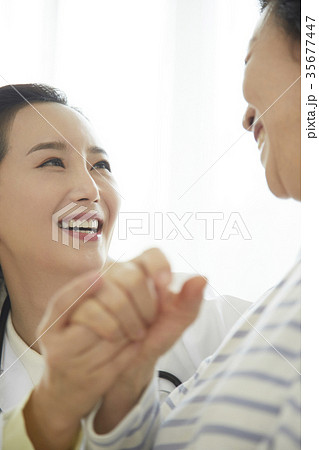 感情 福祉 上半身 35677447