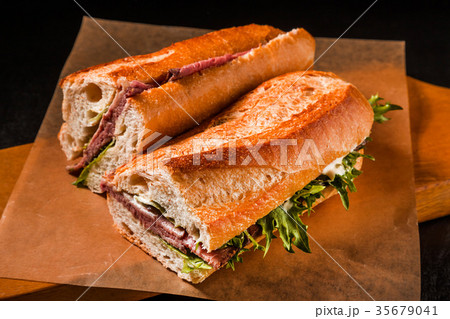 ローストビーフサンドイッチ　Handmade roast beef sandwich 35679041