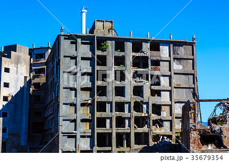 軍艦島と青空　軍艦島クルーズ 35679354