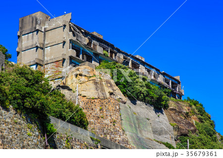 軍艦島と青空　軍艦島クルーズ 35679361